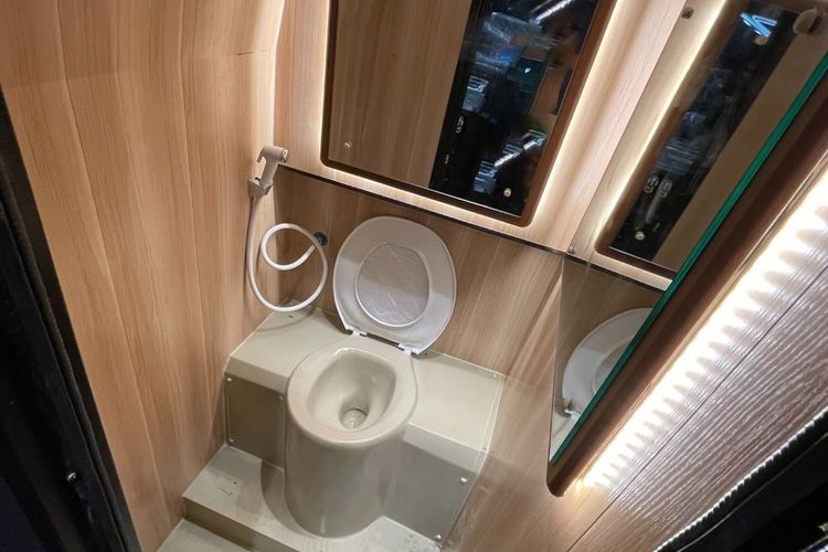 Toilet bus Cahaya Kembar Jaya