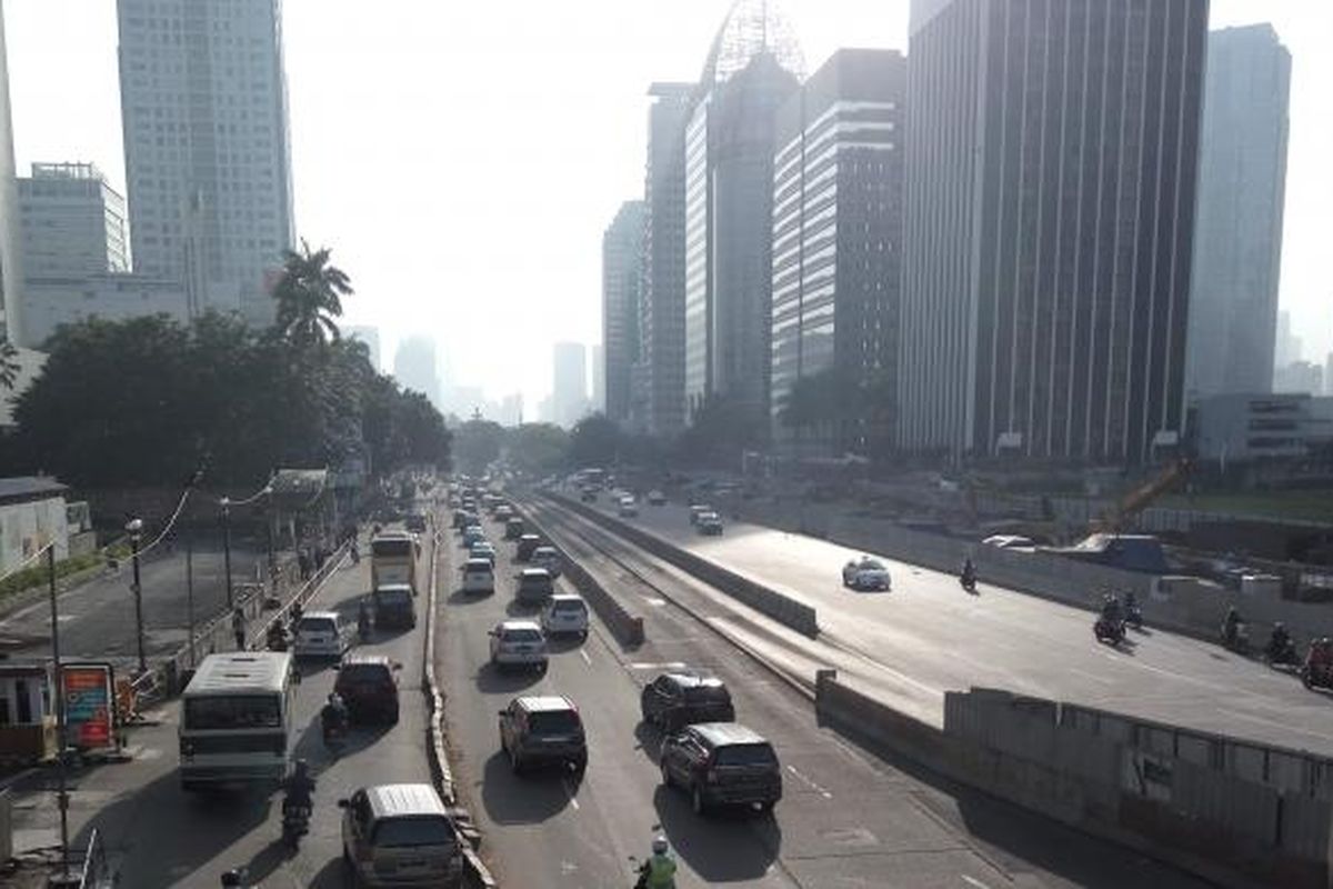 Kondisi arus lalu lintas dari arah Sudirman menuju ke Bundaran HI terpantau ramai lancar pada Rabu (27/7/2016).