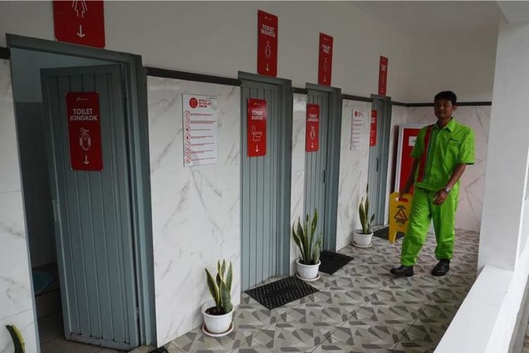 Toilet di SPBU Candimas 44.532.17, Kabupaten Cilacap, Jawa Tengah, yang telah direnovasi PT Pertamina Patra Niaga Regional Jawa Bagian Tengah (JBT). 