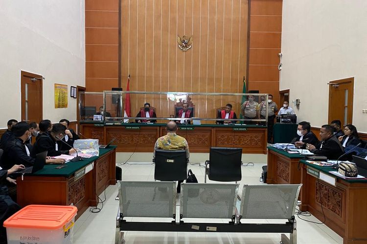 Suasana persidangan mantan Kapolda Sumatera Barat Irjen Teddy Minahasa di PN Jakarta Barat, Senin (20/2/2023). Kuasa Hukum Teddy, Hotman Paris Hutapea sempat berdebat sengit dengan jaksa penuntut umum. 