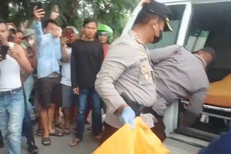 Evakuasi jenazah siswi SMA di Kota Tebing Tinggi 

