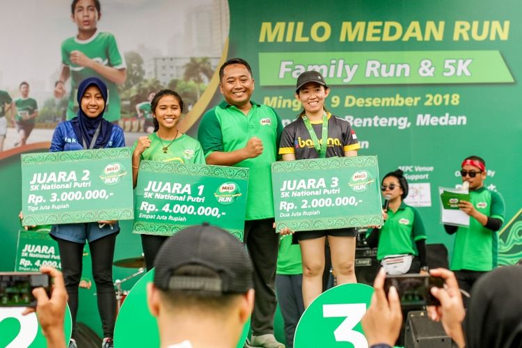 Di samping kategori 5K Nasional dan Junior, MILO Run di Medan juga menghadirkan kategori Family Run 1,7K yang diikuti oleh 1.000 peserta atau 500 keluarga