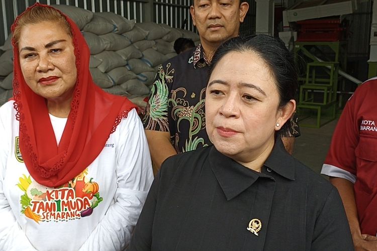Ketua DPP PDIP Puan Maharani di Kecamatan Mijen, Kota Semarang, Jawa Tengah.