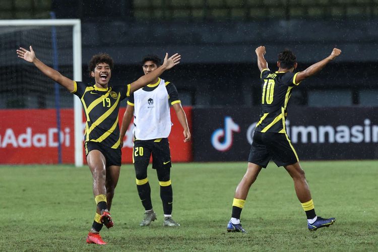 Selebrasi pemain timnas  U19 Malaysia usai menang melawan timnas U19 Laos pada pertandingan final Piala AFF U19 di Stadion Patriot Candrabhaga, Bekasi, Jumat (15/7/2022). Malaysia tampil sebagai juara Piala AFF U19 2022 setelah menang dengan skor 2-0.