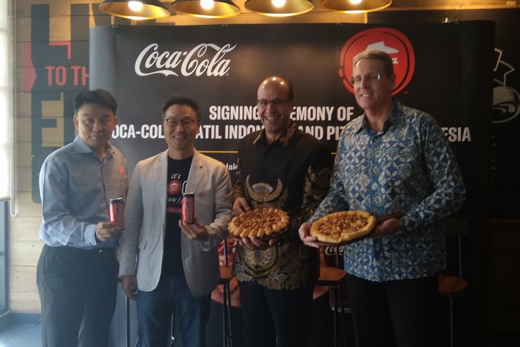 PT. Coca-Cola Amatil Indonesia (Coca-Cola Amatil) dan PT. Sarimelati Kencana Tbk (Pizza) resmi mengumumkan kerjasama mereka di Jakarta, Rabu (18/12/2019).