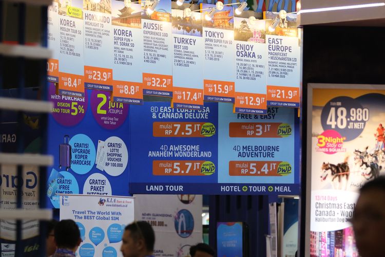 Suasana acara Kompas Travel Fair 2019, di Jakarta Convention Center, Jumat (20/9/2019). Pameran pariwisata yang berlangsung hingga 22 September 2019 ini diadakan serentak di tiga kota besar lainnya, yaitu Surabaya, Medan, dan Makassar.