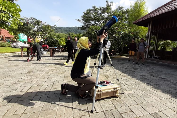Persiapan melihat Gerhana Matahari Cincin di Singkawang, Kalimantan Barat