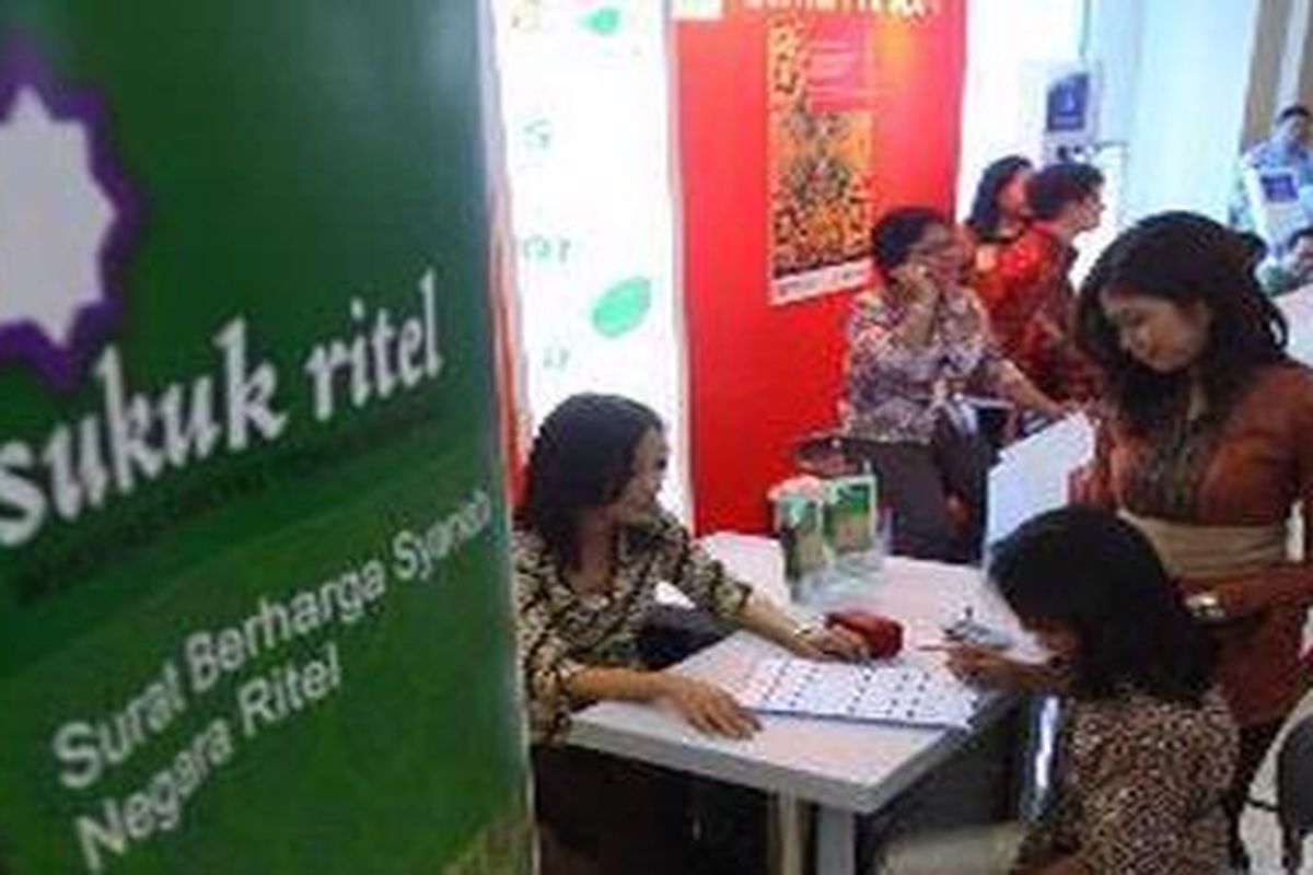 Gerai pelayanan agen penjual saat peluncuran Surat Berharga Syariah Negara Ritel.