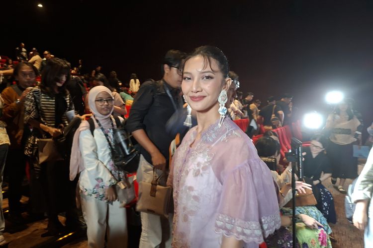 Sheila Dara Kenang Kebaya Lamaran dengan Vidi Aldiano