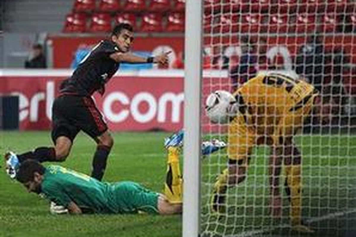 Arturo Vidal usai mencetak gol kemenangan Bayer Leverkusen melawan Salonika, Kamis (4/11/2010).
