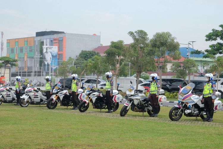 Apel gelar pasukan pelaksanaan Operasi Zebra Lancang Kuning 2021, di Markas Polda Riau, Senin (15/11/2021).