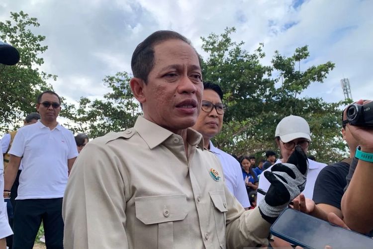 Menteri LH Hanif Faisol Nurofiq beri waktu sebulan Denpasar-Badung selesaikan pemilahan sampah organik dari sumbernya di Badung, Bali, Kamis (5/3/2026). Bali jadi sorotan pemerintah lantaran timbulan sampah yang belum terkelola dengan baik. Kabupaten Gianyar punya timbulan sampah terbanyak.