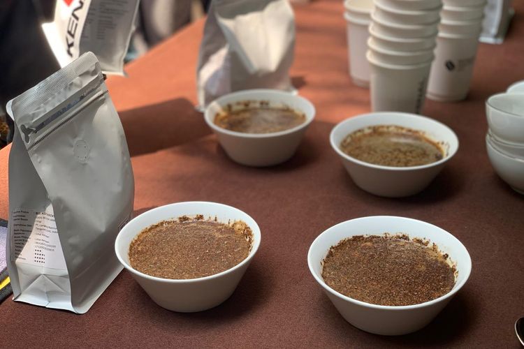 Begini Cara Barista Menilai Kualitas Kopi Lewat Coffee Cupping