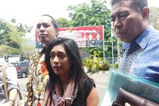 Karen Pooroe Tak Ingin Lihat Pembongkaran Makam Anaknya