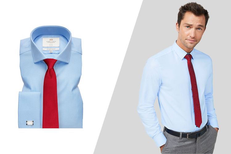Kemeja biru dengan dasi merah
