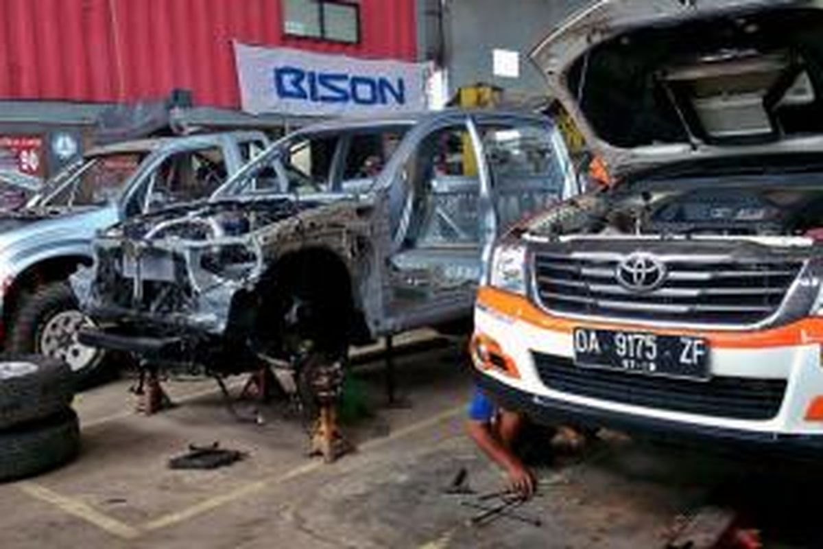 TIga mobil diesel yang dipersiapkan DSS Motorsport untuk mengikuti Diesel Race di Kejuaraan Nasional “PERTAMINA Indonesia eXtreme Offroad Racing 2015.