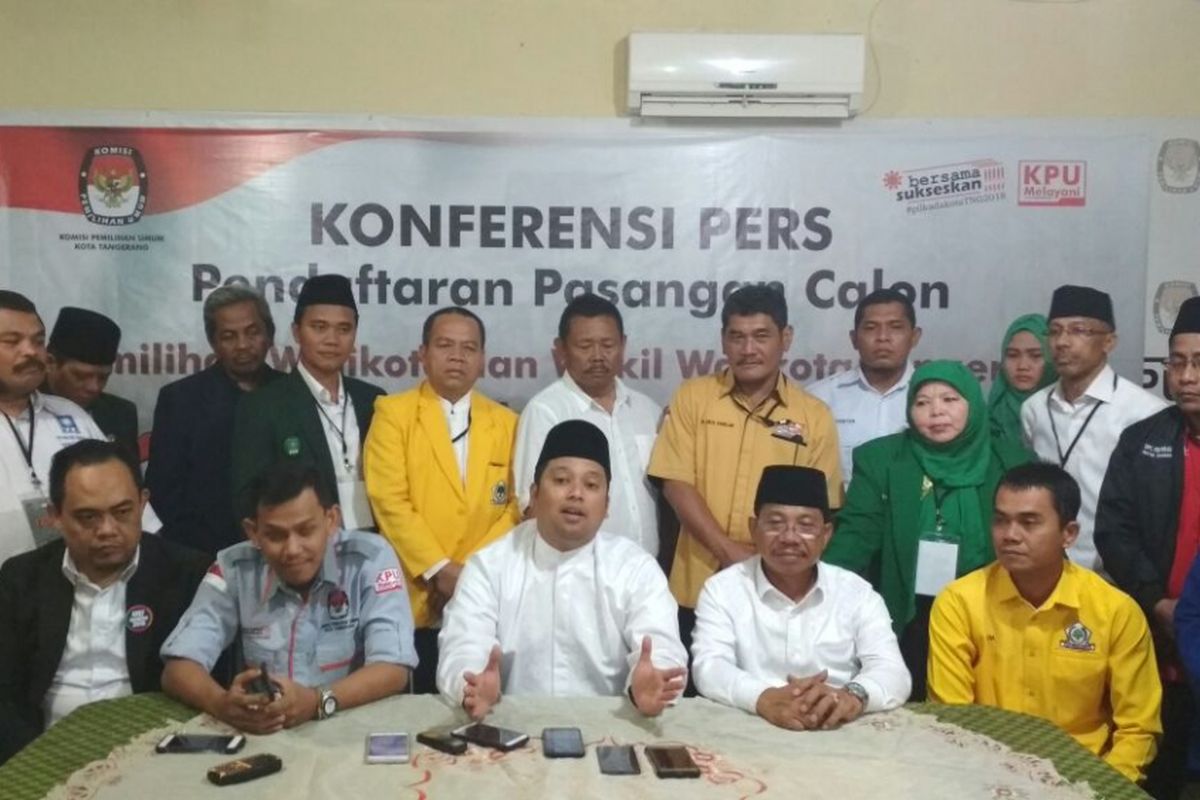 Konferensi pers seusai pendaftaran bakal calon pasangan Wali Kota dan Wakil Wali Kota Tangerang dalam Pilkada 2018, Rabu (10/1/2018) malam. Hanya pasangan petahana Arief R Wirmansyah dan Sachrudin yang mendaftarkan diri. 