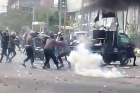 Demo Rusuh di Kendari Rusak Fasilitas Publik, Dua Polisi Terluka, 5 Orang Diamankan