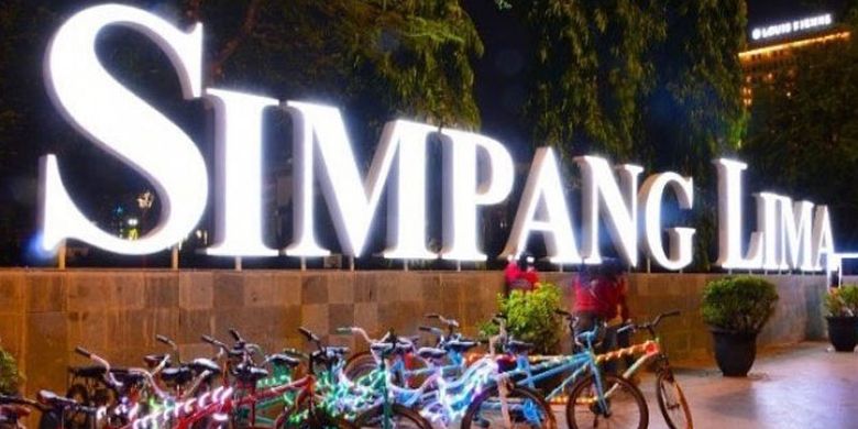 Simpang Lima Semarang.