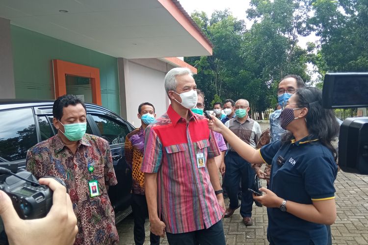 Ganjar saat berkunjung ke UGM Scince Tecno Park, Kalasan Selasa (5/1/2021).