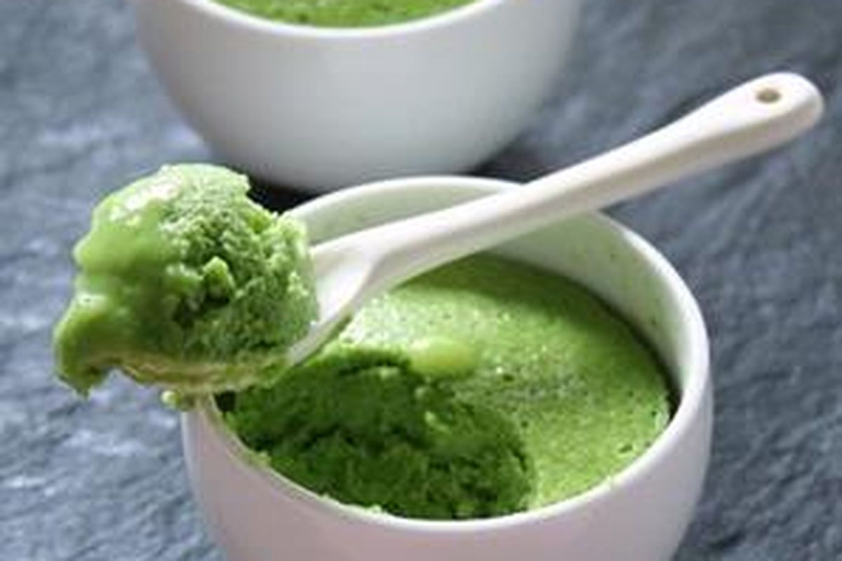 Teh hijau juga populer dijadikan tambahan cita rasa pada cake.