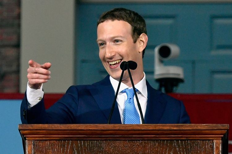 Mark Zuckerberg memberikan sambutan dalam upacara wisuda ke-366 Universitas Harvard pada Kamis (25/5/2017).