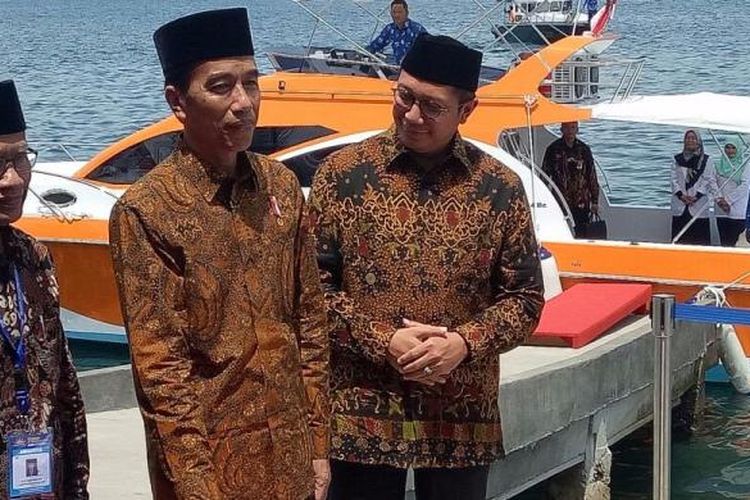 Presiden Jokowi meresmikan klinik apung Said Tuhuleley di Ambon, Maluku, Jumat (24/2/2017).