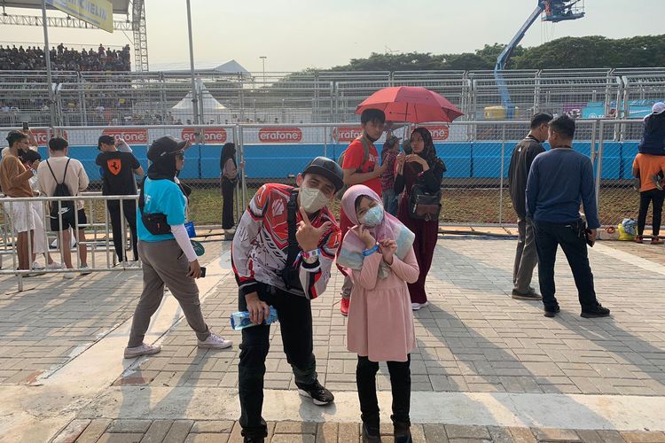 Egy Prayogi, salah seorang penonton yang datang langsung untuk menyaksikan ajang balapan mobil listrik Formula E di Jakarta International E-Prix Circuit (JIEC) pada Sabtu (6/5/2022) sore WIB.