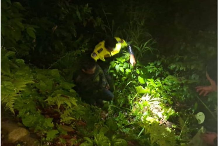 Diduga Mengantuk, Pengendara Motor di Puncak Tabrak Pembatas dan Terperosok ke Parit