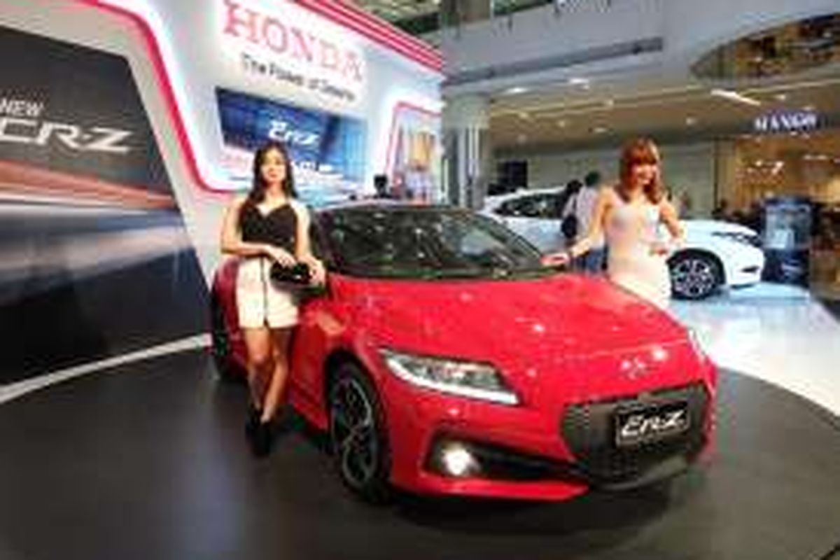 New Honda CR-Z diperkenalkan untuk konsumen di Jakarta, Selasa (8/3/2016)