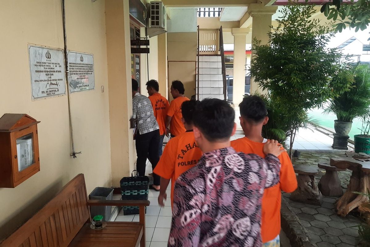 Pelaku pengeroyokan digiring di Mapolres Blora, Jumat (28/4/2023)