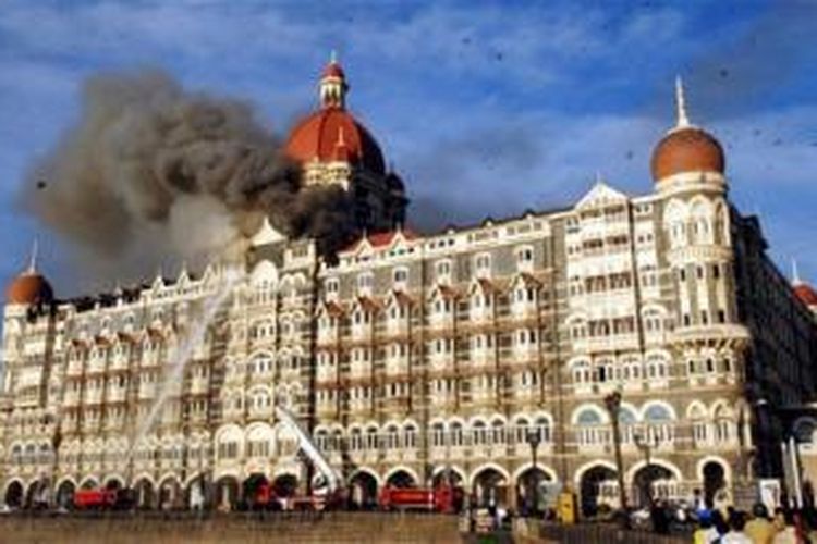Hotel Taj, Mumbai adalah salah satu hotel mewah yang menjadi korban serangan teroris pada 26 November 2011.