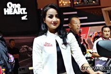 Paras-paras Cantik di Pameran Sepeda Motor