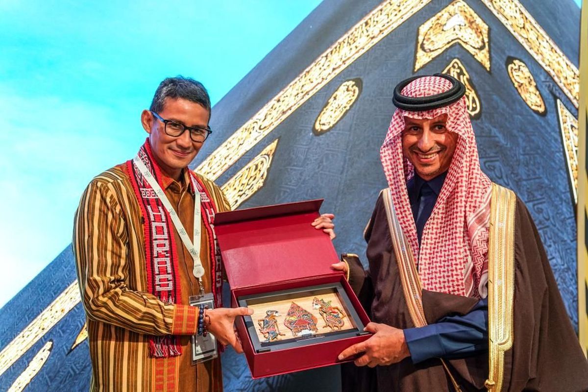 Menteri Pariwisata dan Ekonomi Kreatif (Menparekraf) Sandiaga Uno bertemu dengan Menteri Pariwisata Arab Saudi Ahmed Al Khatiev membicarakan berbagai hal terkait pengembangan pariwisata.