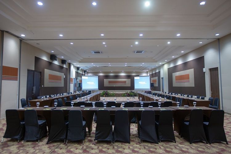 Fasilitas ruang meeting Jambuluk Convention Hall & Resorts Puncak, Jawa Barat.