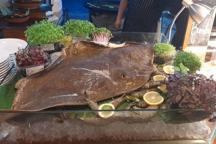 Ikan pari di Chef in da Hood 2023 di The Alana Hotel & Conference Center, Sentul City