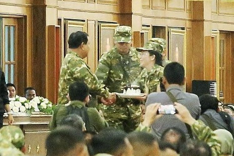 Prabowo Beri Hadiah Tambahan Libur untuk Taruna yang Hujan-hujanan di Parade Senja