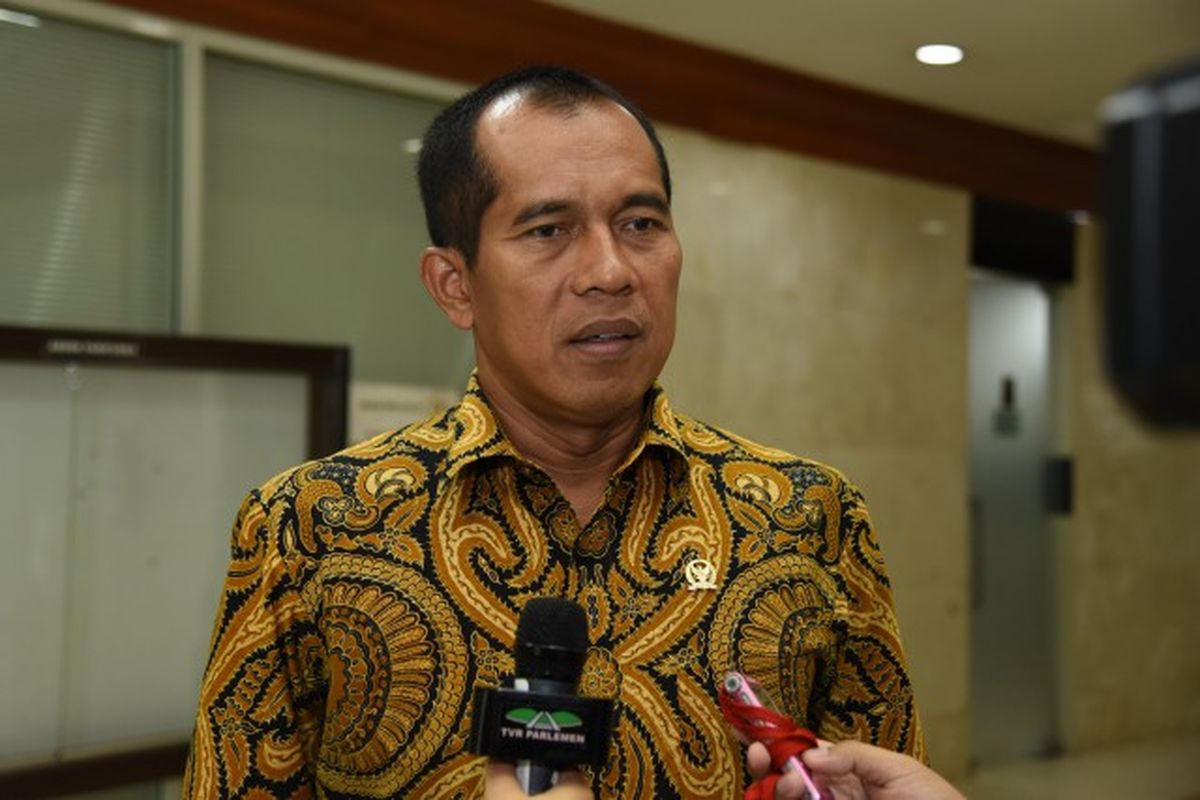 Ketua Komisi I DPR RI Abdul Kharis Almasyhari apresiasi langkah Kemenlu terkait keberhasilan proses evakuasi sebanyak 47 Warga Negara Indonesia (WNI) di Bandara Hongkong.