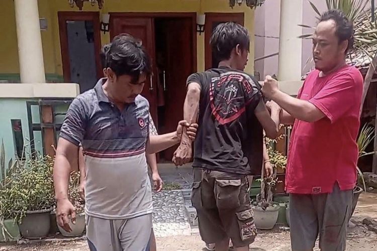 Viral Dikira Maling, Pria yang Diseret Warga ke Balai Desa Indramayu Ternyata ODGJ