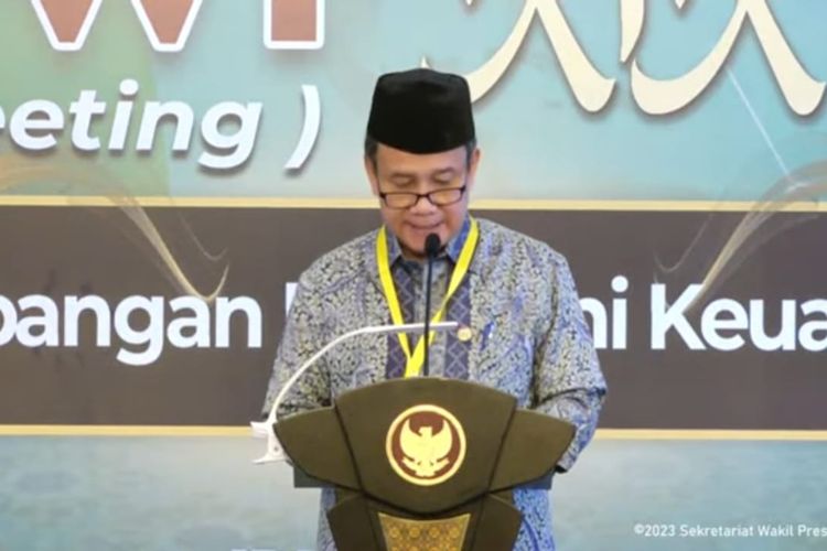 Wakil Ketua Dewan Komisaris Otoritas Jasa Keuangan (OJK) Mirza Adityaswara dalam Ijtima' Sanawi Dewan Pengawas Syariah (DPS) XIX 2023, Jumat (13/10/2023).
