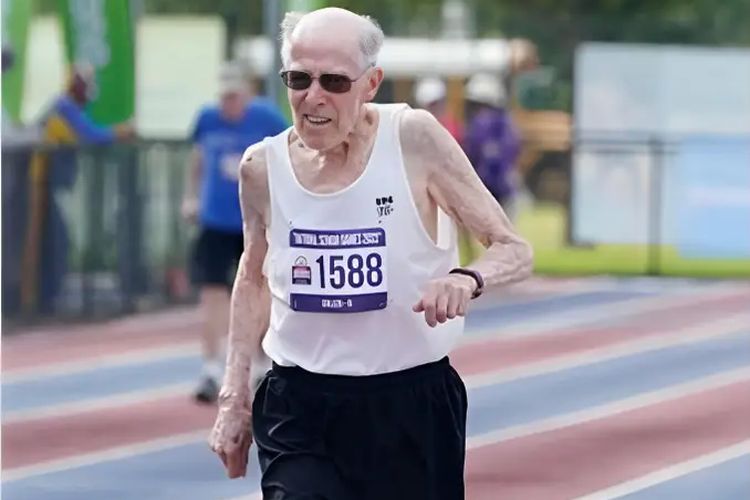 Tidak hanya panjang umur, Richard Soller yang kini berusia 96 tahun masih tetap sehat, bugar, dan akan kembali mengikuti kompetisi lari.