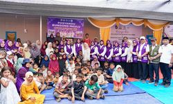 Salurkan Bantuan di Huntara Desa Ulee Rubek Timur, Ketum Posyandu Tekankan Pentingnya Mendidik Generasi Emas 2045
