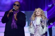 Madonna dan Stevie Wonder Beri Penghormatan untuk Prince di Billboard Music Award