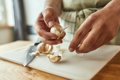 Mudah, Cara Menghilangkan Bau Bawang Putih dari Tangan