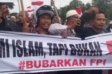 Massa Gelar Aksi Tolak Kedatangan Rizieq Shihab ke Surabaya