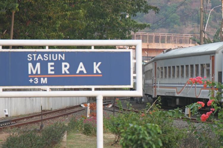 KA Merak dengan rute Merak (Kota Cilegon) ke Rangkasbitung (Kabupaten Lebak) menjadi kereta api lokal yang beroperasi setiap hari, dengan tujuh jadwal perjalanan dalam sehari.