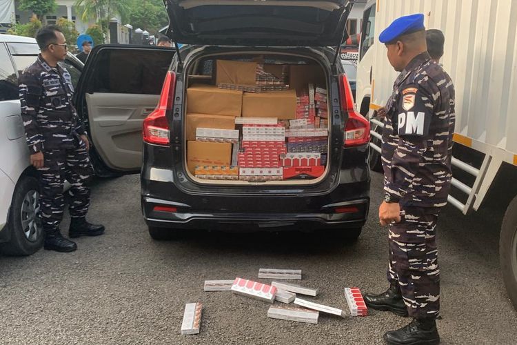 TNI AL Gagalkan Penyelundupan 311 Bal Rokok Ilegal di Jalur Akses Jembatan Suramadu