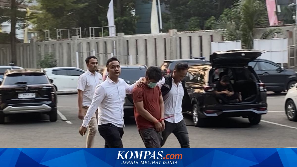 Penampakan Pelaku Teror Bom SDN Srengseng Sawah 15, Tertunduk Saat Digiring Polisi