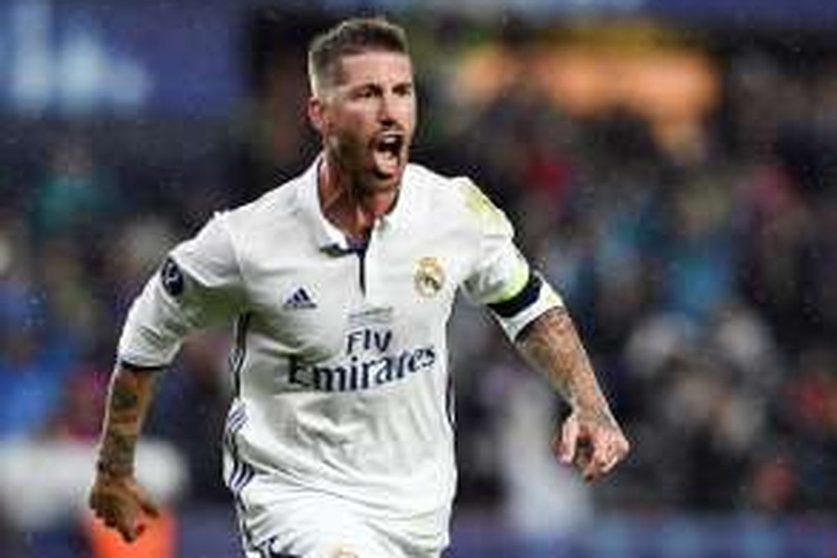 Selebrasi bek Real Madrid, Sergio Ramos, usai membobol gawang Sevilla dalam laga Piala Super Eropa 2016 di Stadion Lerkendal, Trondheim, Norwegia, pada Selasa (9/8/2016) atau Rabu dini hari WIB.
