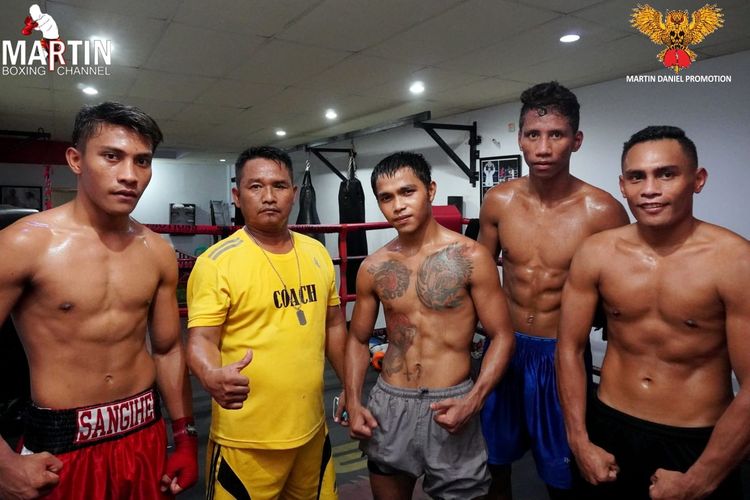 Para petinju Martin Boxing Promotion di Sasana Mavaz Boxing Camp Manado antara lain Jufri Kakauhe, Aser Kewas Tuama, Orlado Limahelu, Alfrits Kakauhe, dan Larry Siwu, pada Senin (18/4/2022).